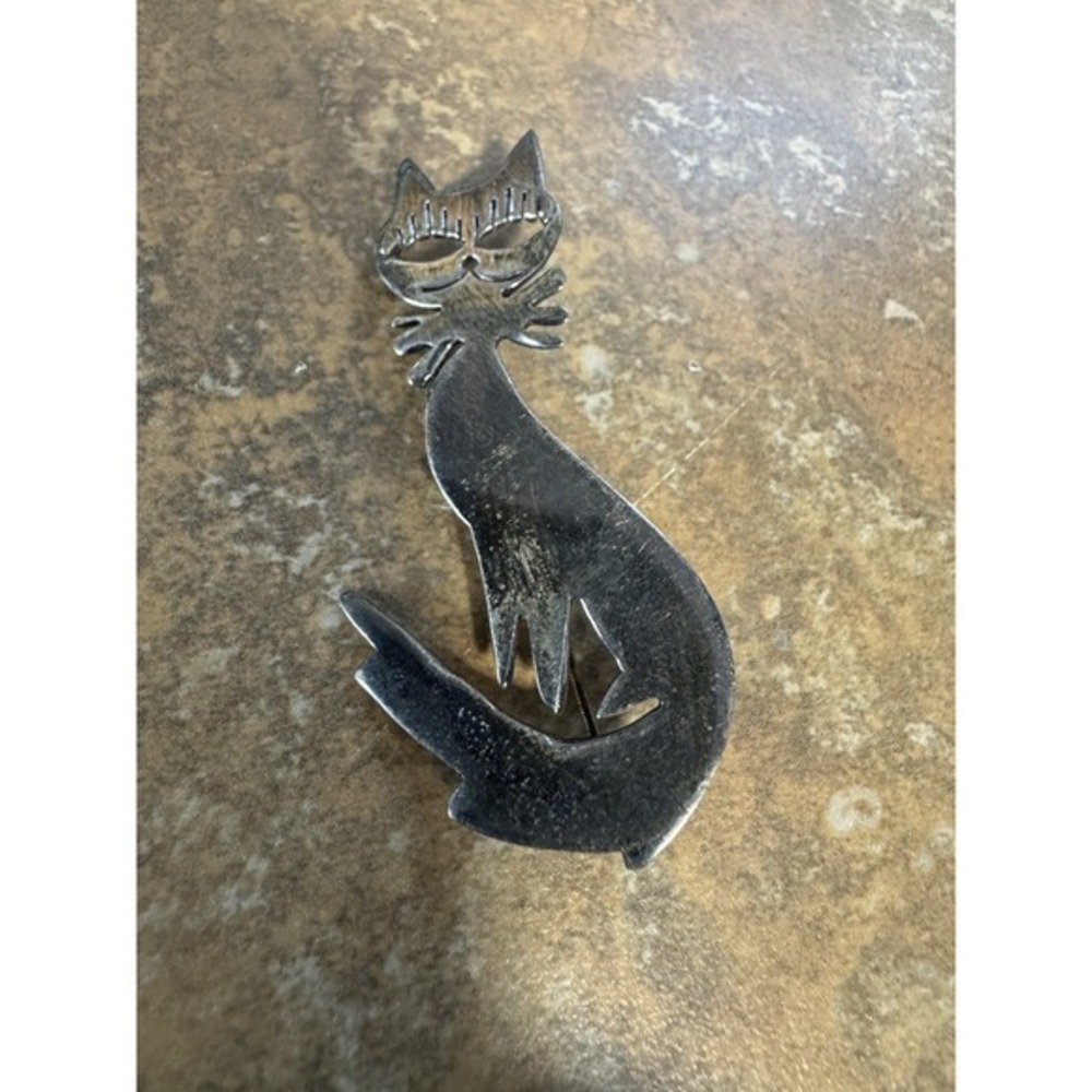Sassy Kitty Silver ND Pin‎ Brooch